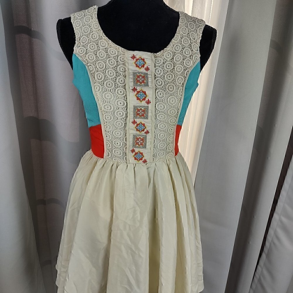 Gianni Bini Lace Fit & Flare Dress Open Back Embroidered Cream Size 1
